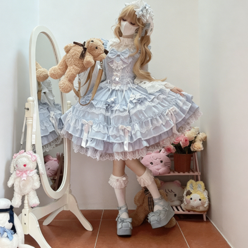 Robe Lolita aux nœuds papillons et dentelles douces disponible en rose vert et bleu